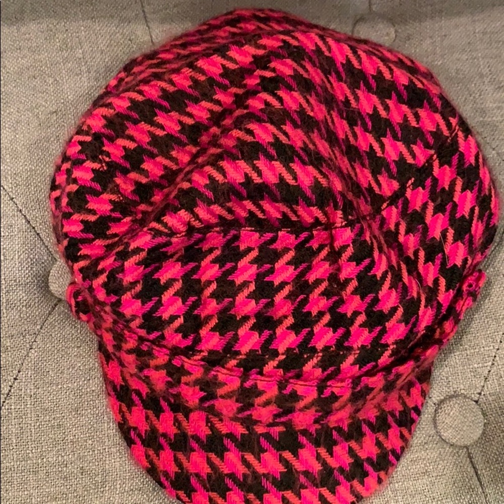♥️🎅🏝Pink & Black 💖🖤 Houndstooth Newsgirl Cap